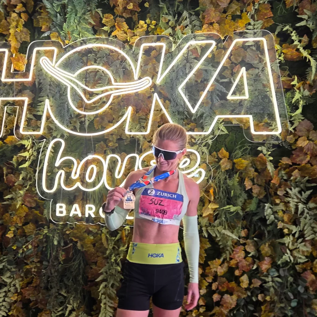 Suz running in race gear during the Barcelona Marathon, focused and determined on race day.